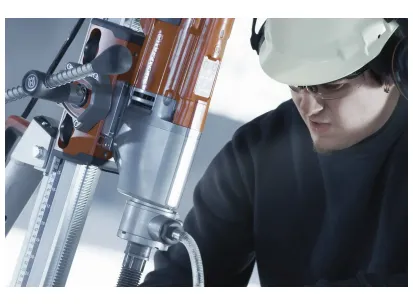 Husqvarna DM 220 slika